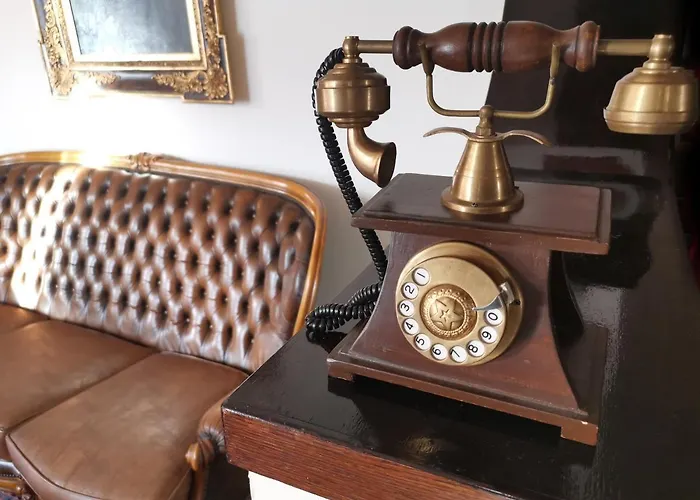 Διαμέρισμα Elegant Historic Large House On