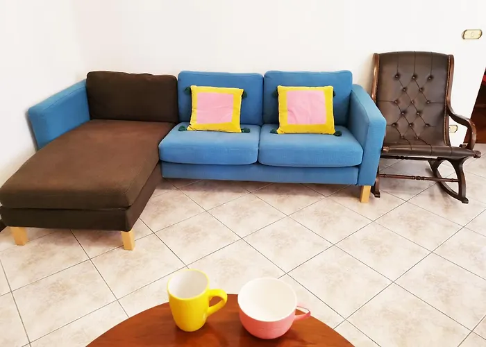 Διαμέρισμα Elegant Historic Large House On