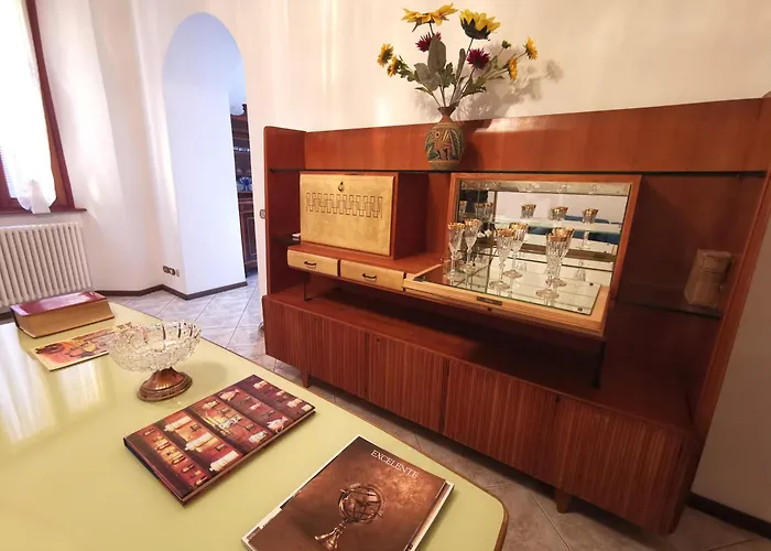 Elegant Historic Large House On Διαμέρισμα