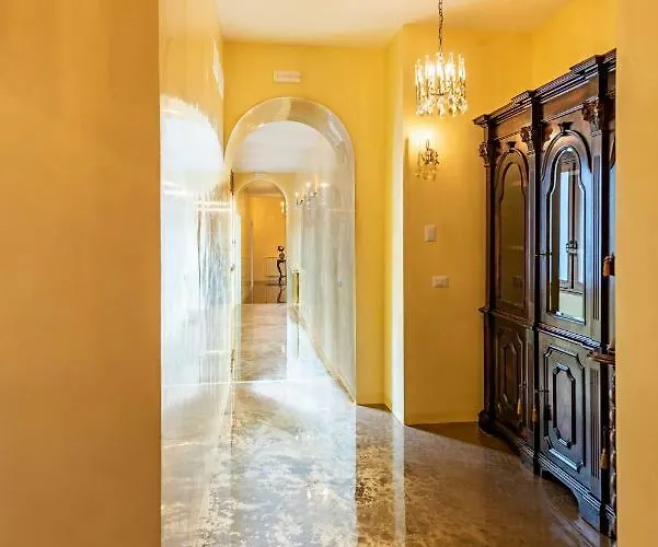 Διαμέρισμα Elegant Historic Large House On Gravedona