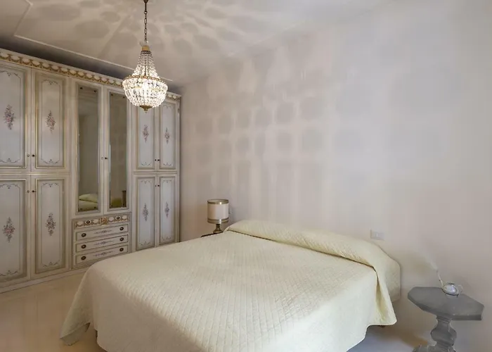 Elegant Historic Large House On * Gravedona