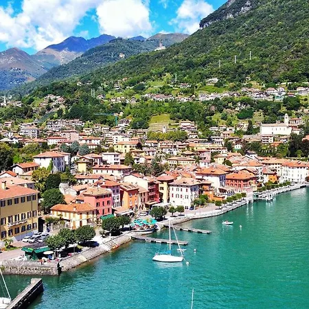 Elegant Historic Large House On Lake Como דירה *