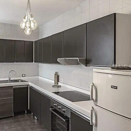 Elegant Historic Large House On アパート *