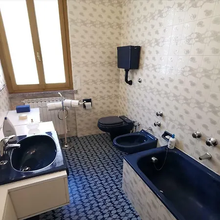 Elegant Historic Large House On Lake Como גראבדונה