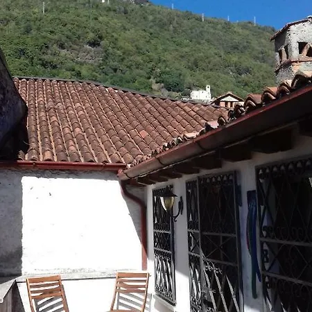 Elegant Historic Large House On Lake Como דירה *