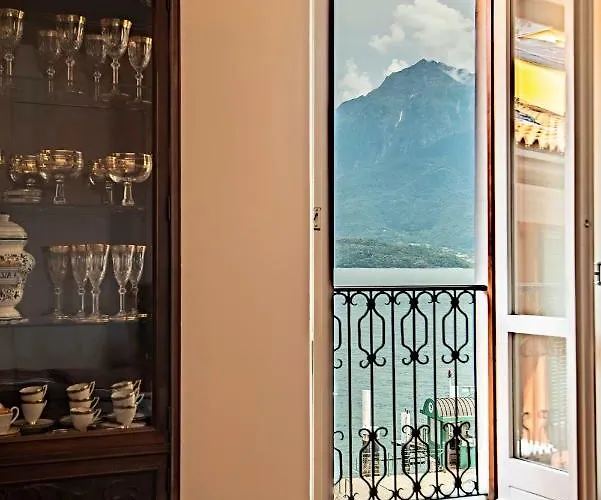 Elegant Historic Large House On Apartament