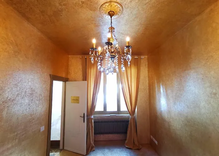 Elegant Historic Large House On Apartament *