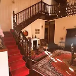 Διαμέρισμα Elegant Historic Large House On *