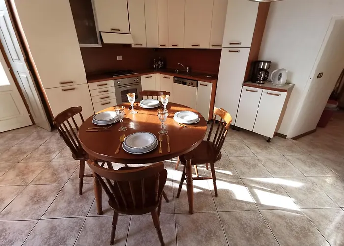 Elegant Historic Large House On Apartament *