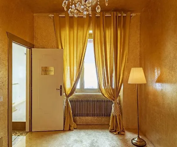 Elegant Historic Large House On Apartament *